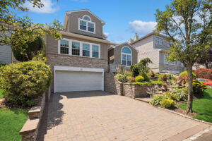 Vinyl Siding Replacement Contractor in Suffolk County